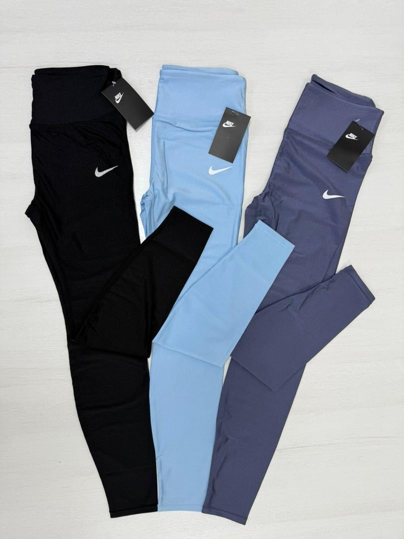 Legging Metalizada de Lycra – Estilo que Moldea y Brilla