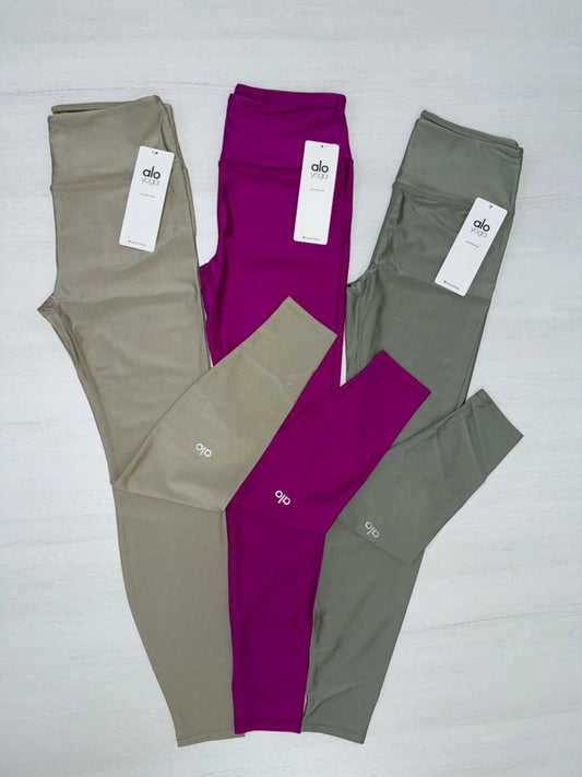 Legging Metalizada de Lycra – Estilo que Moldea y Brilla